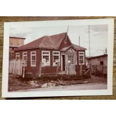 USHUAIA TIERRA DEL FUEGO ANTIGUA FOTO UN POCO MAS CHICA QUE TARJETA POSTAL BIBLIOTECA POPULAR SARMIENTO